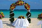 Свадебные пакеты от Real Resorts рассчитаны на любой бюджет. // weddings.realresorts.com