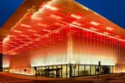 Универмаг Kfem установил в кабинках для переодевания веб-камеры. // vallingbycity.se