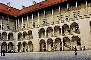 Двор Вавеля будет отреставрирован. // Fotorzepa / Michał Walczak