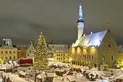 Ярмарка на Ратушной площади Таллина // timesonline.co.uk