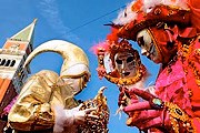Карнавал в Венеции - один из самых популярных в мире. // theparistraveler.com