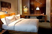 Новый отель принимает гостей. // travelalberta.com