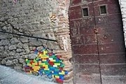Художник обращает внимание властей на рушащиеся памятники. // Mignews.com
