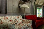 В парижском метро можно отдохнуть с комфортом. // publigeekaire.com