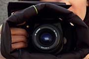 Можно фотографировать, не доставая камеру из сумки. // cloakbags.com