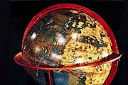 Глобус, созданный Мартином Бехаймом и Георгом Глоккендоном, станет самым ценным экспонатом выставки. // vokrugsveta.com