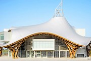 Крыша музея напоминает японский головной убор. // centrepompidou-metz.fr