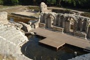 Албания - самобытная страна с древней историей. // Wikipedia
