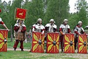 Гости фестиваля смогут почувствовать себя римскими воинами. // viking.vbrg.ru