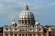 С туристов требовали плату за вход в собор Святого Петра. // stranymira.com