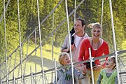 С моста открываются живописные виды. // sattel-hochstuckli.ch
