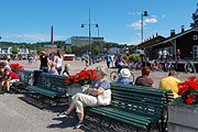 Даже скамейки заговорят стихами. // lahti.fi