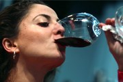 Возможность выпить ночью сохранится в барах и ресторанах. // aolcdn.com
