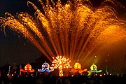 Гостей фестиваля ждут красочные шоу. // festivaldosoceanos.com