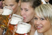 Посетителям предстоит отведать более 50 тысяч литров пива. // collegebars.net