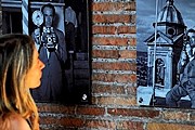 На выставке представлены фотографии и обложки журналов. // ma-zaika.ru