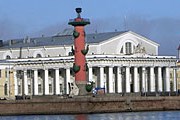 Биржа находится на Васильевском острове Санкт-Петербурга. // hellopiter.ru