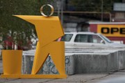 Знак "Не мусорить" стал памятником. // Артемий Лебедев
