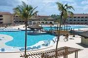 На территории отеля будет пять бассейнов. // fiestahotelgroup.com
