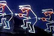 Музей расскажет об истории неоновой рекламы в Польше. // polishneon.com