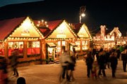 Рожественские базары притягивают множество туристов. // iStockphoto