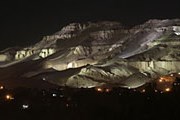 Западный берег Нила подсветили. // egyptraveluxe.blogspot.com
