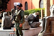 В настоящее время музей охраняется военными. // AP