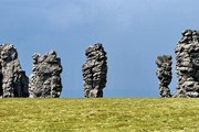 Уникальные столбы выветривания на плато Мань-Пупу-Нёр // naselo.ru