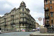 "Литературный" Кокушкин мост в Санкт-Петербурге. // bestseller.ru