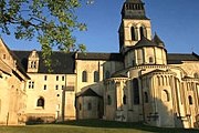 Пользователи могут совершить виртуальную экскурсию по замкам. // loire-chateaux.ru