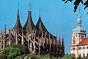 Туристы смогут со скидкой посетить достопримечательности города. // zamky-hrady.cz