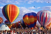 Помимо красочного воздушного шоу, гостей ждет множество развлечений. // Travel.ru