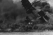 Гибель линкора "Аризона" в бухте Перл-Харбор. // pacificwarcruise.com