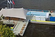 Бассейн установлен на реке Амстел. // iouarchitecture.blogspot.com