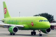 Самолет авиакомпании "Сибирь" (S7 Airlines) // Travel.ru