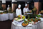 Отель нередко выставляет самые дешевые продукты и напитки. // tourboxantalya.com