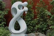 Стилизованные фигуры мужчины и женщины слились в поцелуе. // clubs.ya.ru