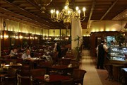 Столетняя история кафе подошла к концу. // Travel Aficionado
