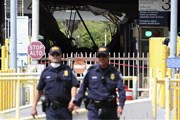 Большинство полос закрыто для движения. // Reuters