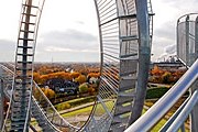 Конструкция состоит из сложной извилистой лестницы. // liz-designandarts.blogspot.com