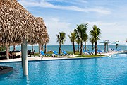 Бассейн отеля Sheraton Bijao Beach // starwoodhotels.com