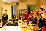 Туристы смогут приготовить и попробовать блюда испанской кухни. // trazzler.com