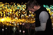 Брюс Мунро создает светящиеся цветы. // bangstyle.com