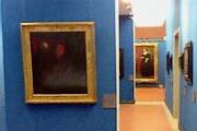 Стены выкрашены в непривычный для галереи цвет. // italymag.co.uk