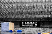 Сауна расположена во дворе театра. // archiweb.cz