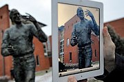 В Будапеште установлен памятник Стиву Джобсу. // inquisitr.com