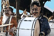 В парадах участвуют тысячи людей. // luzern.com