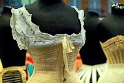 На выставке будет представлено белье позапрошлого столетия. // theoryandpractice.ru