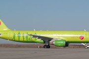 Самолет авиакомпании "Сибирь" (S7 Airlines) // Travel.ru