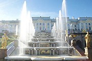 Фонтан "Большой каскад" в Петергофе // peterhofmuseum.ru